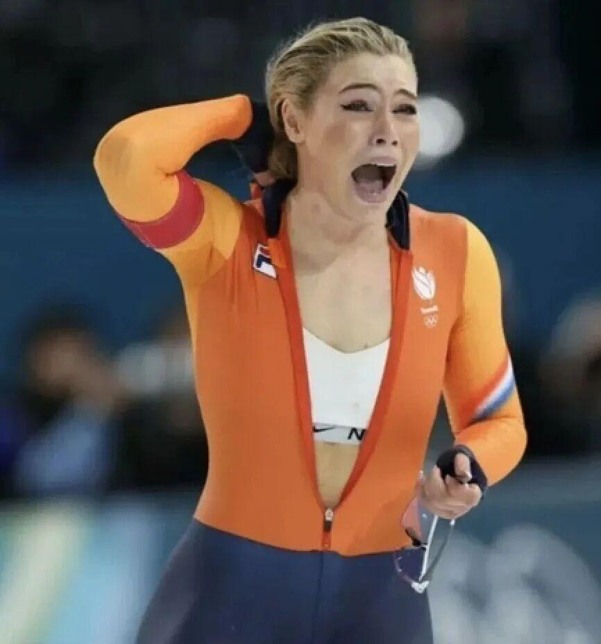 ManBetX-奥运冠军“拉拉链露胸”，耐克绷不住了！